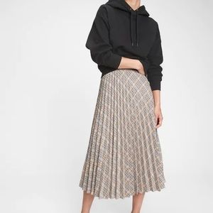 Pleated midi skirt